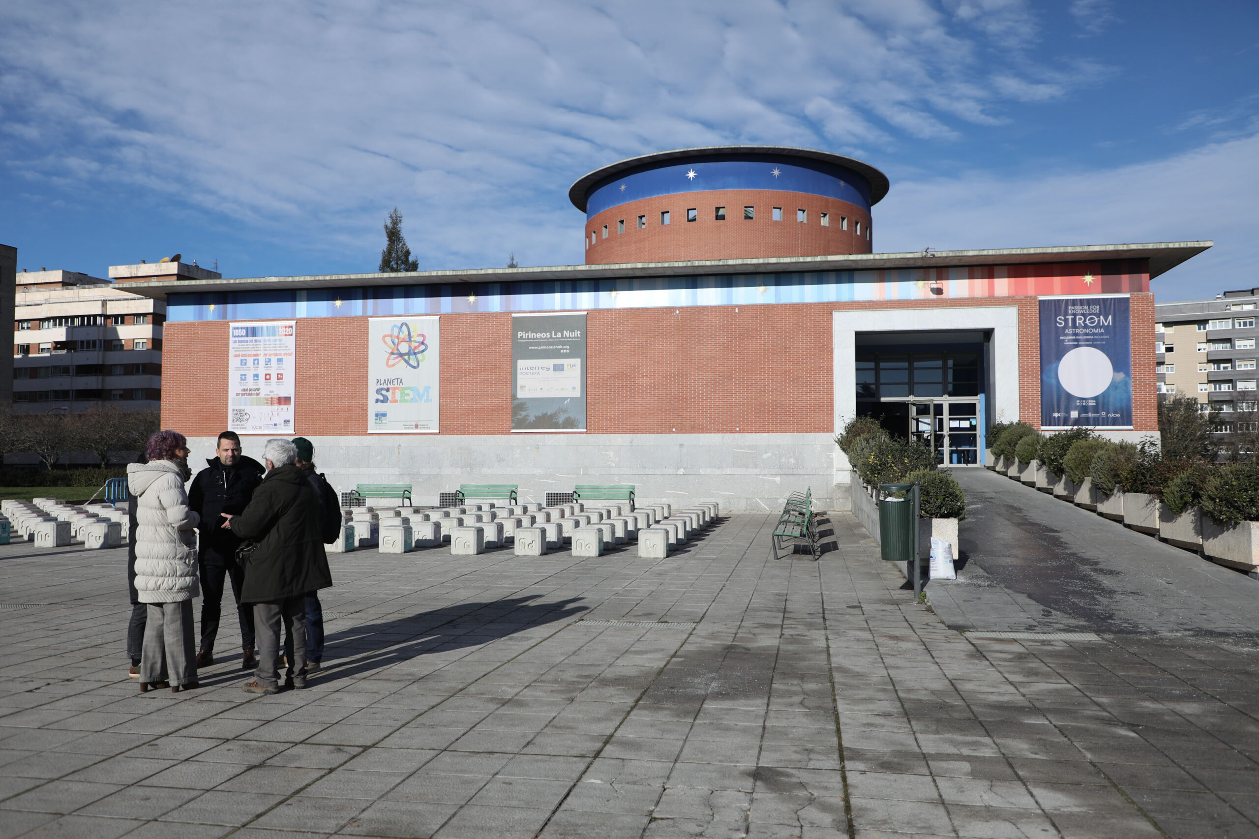 trabajos de Policía Foral tras el incendio en Planetario